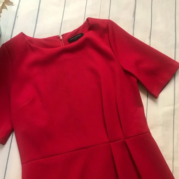 Beautiful dress - Picture 2 of 6